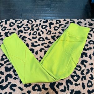 Lululemon In Movement 25” leggings - lime green/chartreuse - size 4